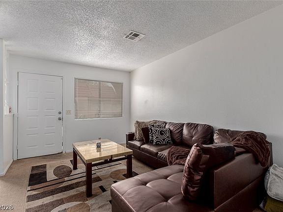 5th image of 4300 N Lamont St APT 209