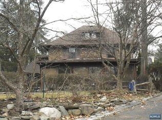 10 Renee Ct, Woodcliff Lake, NJ 07677