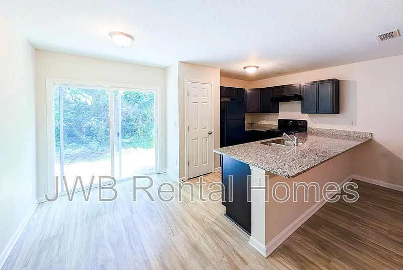 Cedar Hills — Photo 3