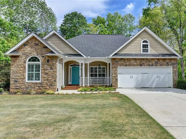 3502 Phoenix Cove Dr, Gainesville, GA 30506