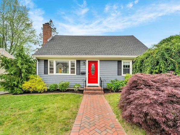 30 Charles St, Salem, MA 01970
