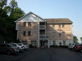 2445 Old Greentree Rd UNIT 1B, Carnegie, PA 15106