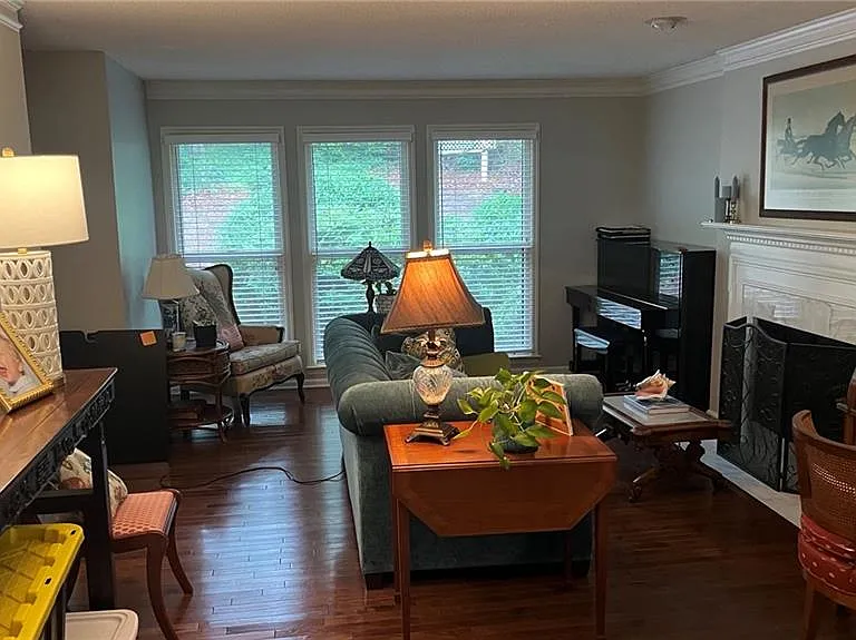 2452 N Forest Dr — Photo 4