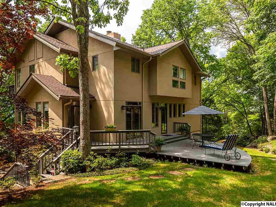 1st image of 2215 Georgian Dr SE