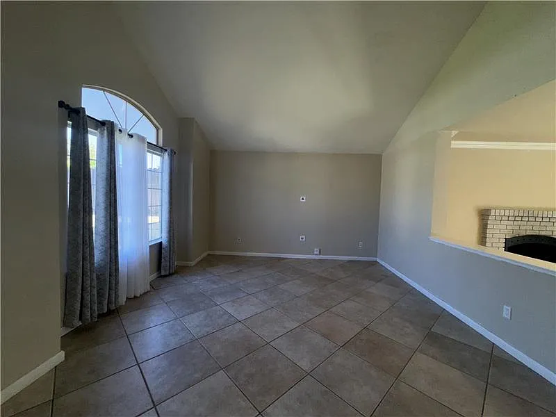 4 bed, 2.5 bath, 1792 sqft, $3,450 — Photo 3
