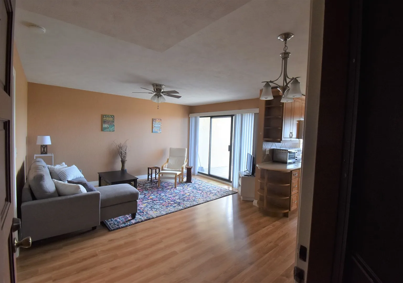 Furnished 1-Bedroom, 1-Bath Condo with Ocean View Prime Kona Location — Photo 1