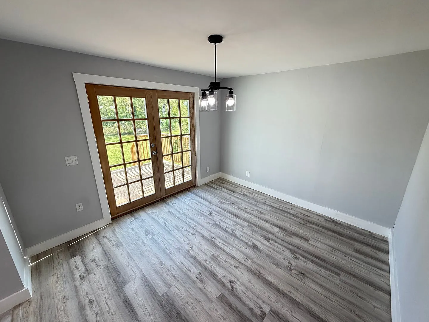 Entire home in Howland, ME (4 bed, 2 bath, 2 bay garage) Recently Renovated — Photo 4