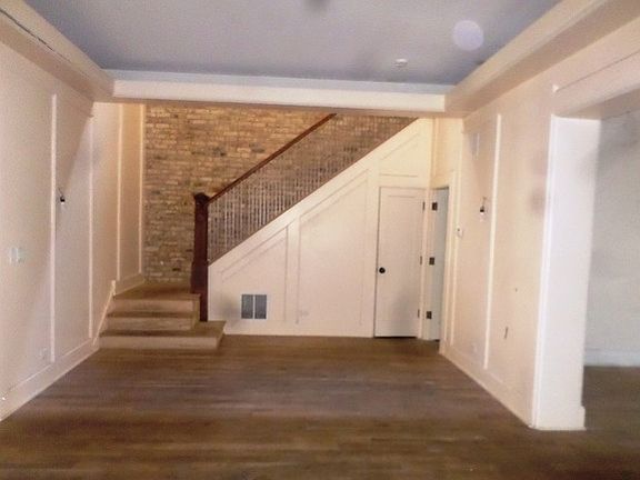 2nd image of 441 W Saint James Pl