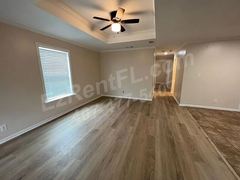 3 bed, 2.0 bath, 1304 sqft, $2,480 — Photo 3