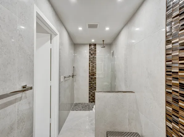 3723 Glen Oaks Manor Dr, Sarasota, FL 34232