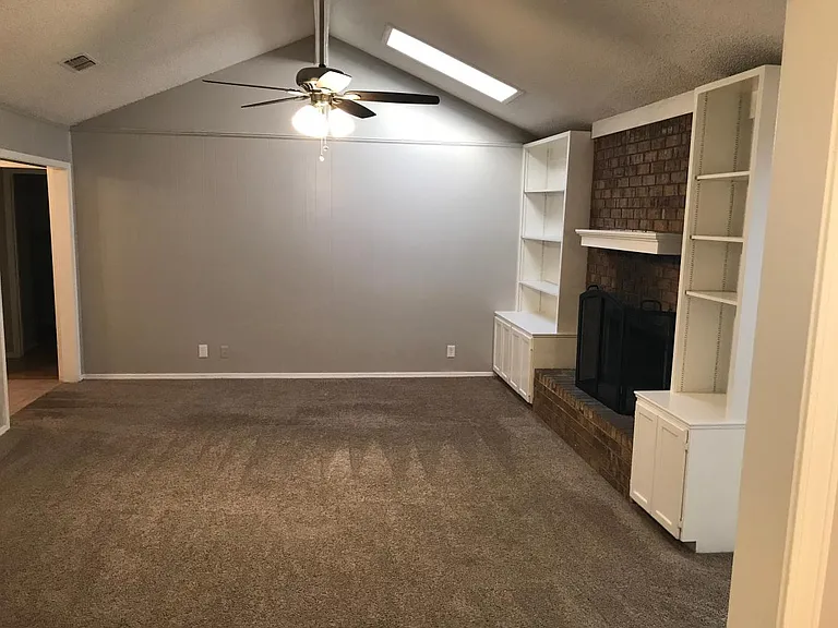 1029 Almond Dr — Photo 5