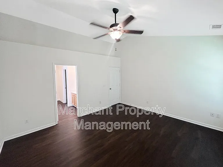 510 Riello Dr — Photo 10