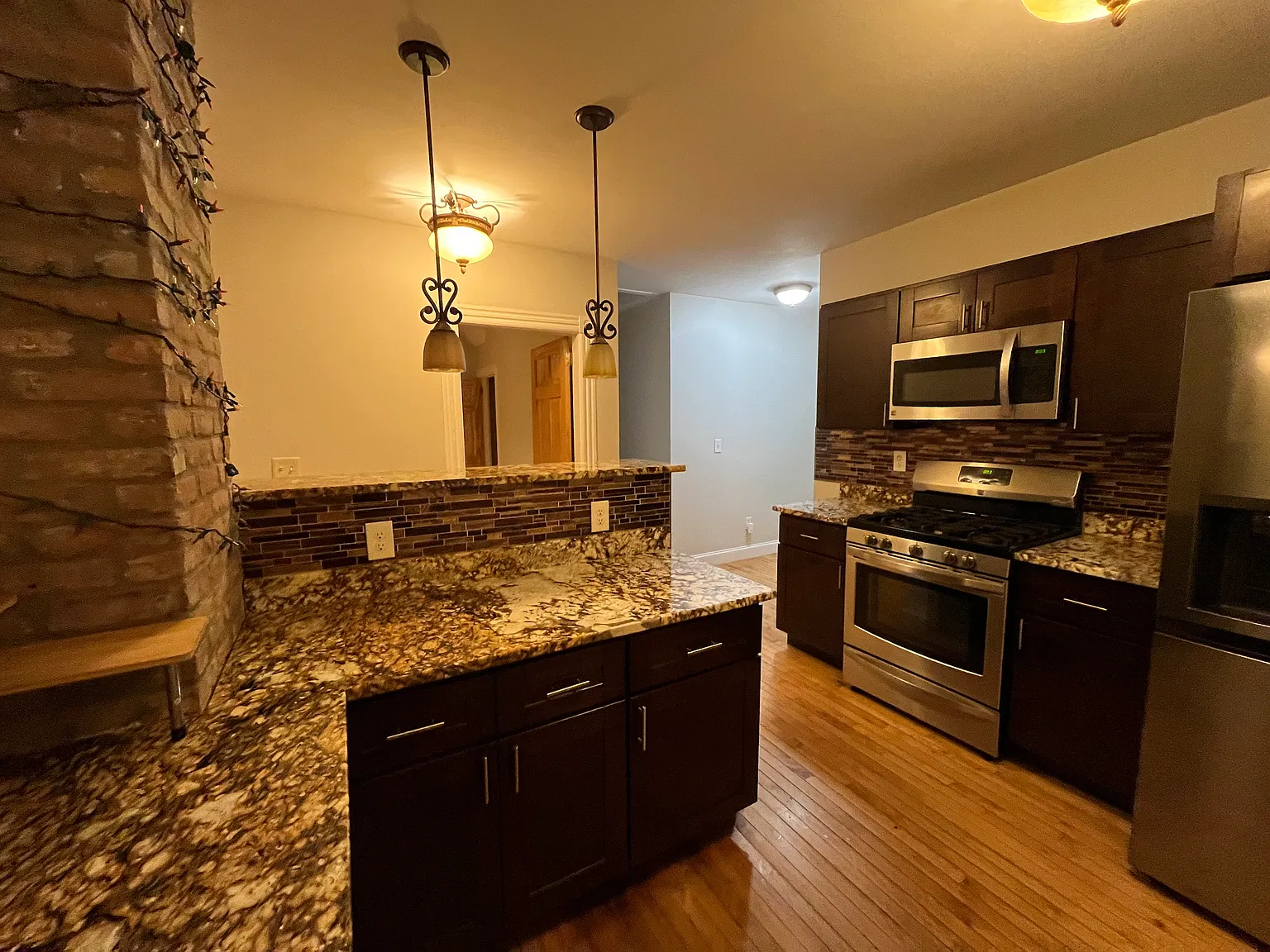 2 bed, 950 sqft, $1,800 — Photo 4