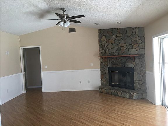 3rd image of 119 Grant Cir