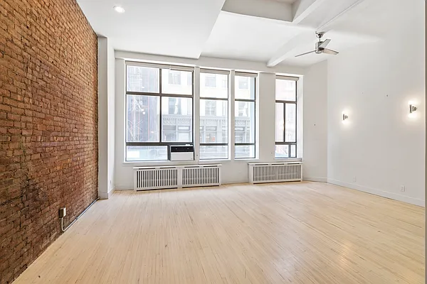 Rented by AVENUE 8 INC | media 11