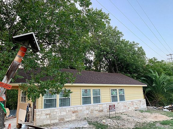 4th image of 291 School Ave