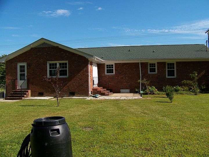 2nd image of 216 Carolina Pines Blvd