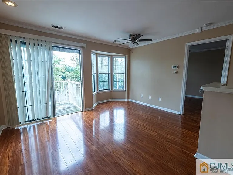 336 Cozzens Ct — Photo 14