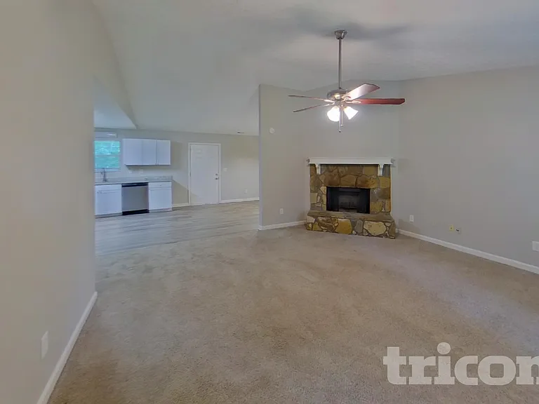 4702 Bullock Ln — Photo 3
