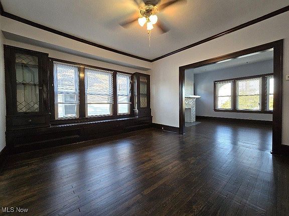 5th image of 2126 Clarence Ave