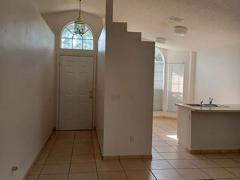 2219 Justin Ave — Photo 3