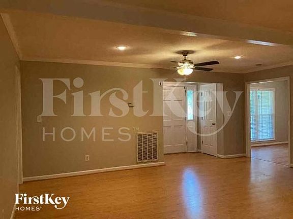 3rd image of 749 Lois Ln
