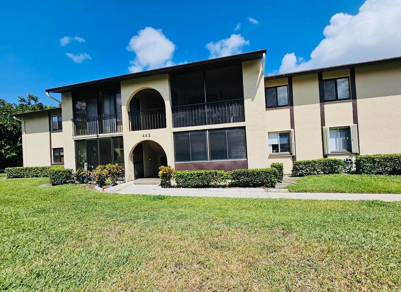 2 bed, 2.0 bath, 922 sqft, $1,600 — Photo 1