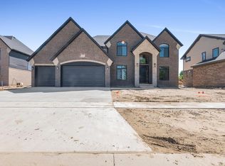 49242 Langford Dr, Macomb, MI 48044