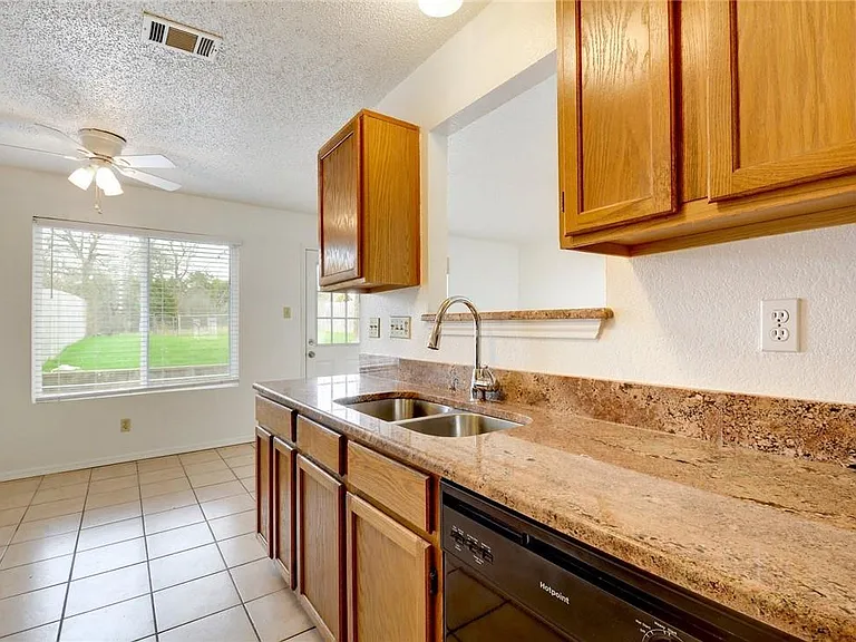6102 Parkwood Dr #A — Photo 11
