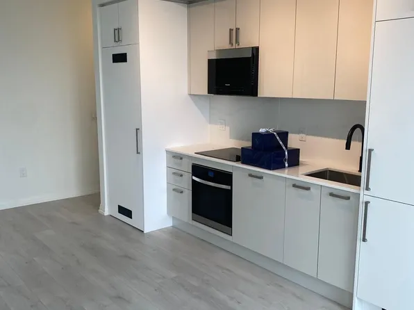 292 Dundas St W #413, Toronto, ON M5T 1G2