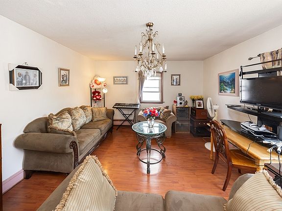 3rd image of 65 Beattie St
