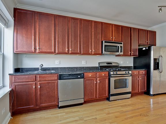 2nd image of 6438 N Greenview Ave APT 3
