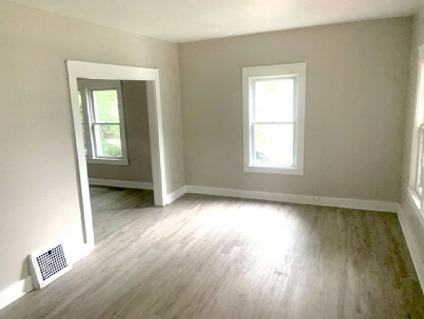 Fabulous Home For rent on Pondview- 3 bedrooms! — Photo 2