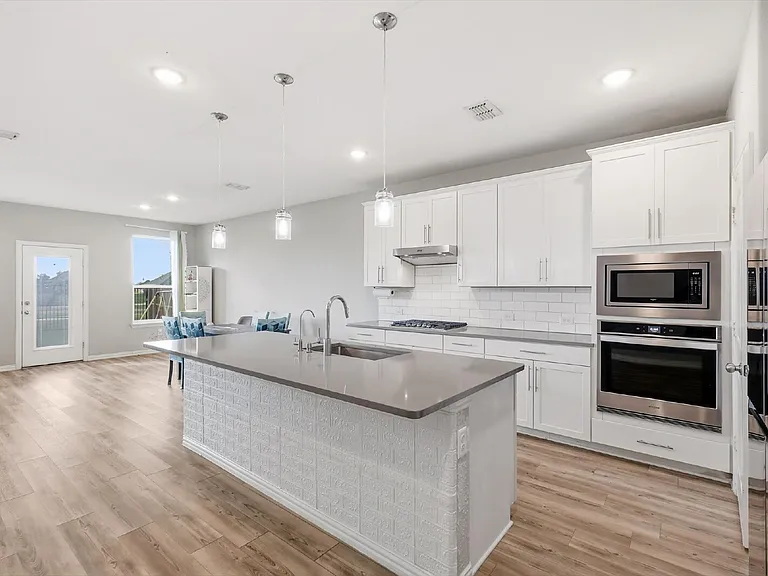 817 Adelyn St — Photo 10