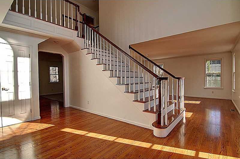 2nd image of 8 Merrill Ln
