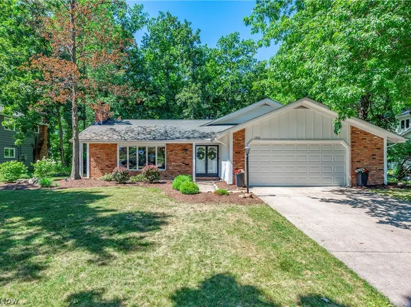 1920 Bromton Dr, Lyndhurst, OH 44124