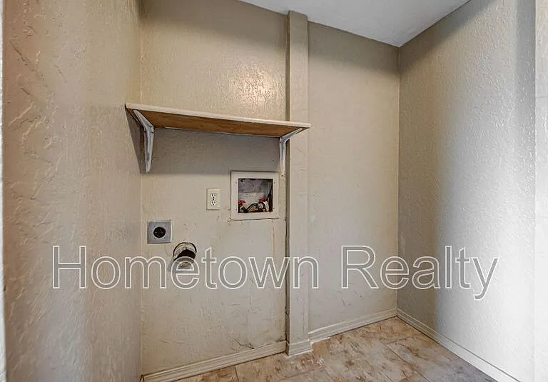 7301 Edenborough Dr — Photo 38