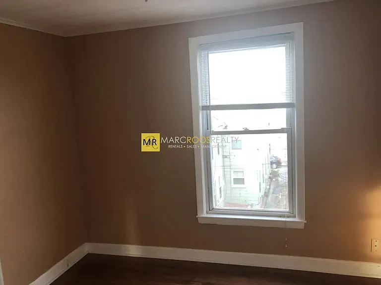 85R Glen St — Photo 11