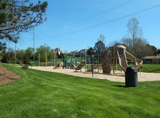 908 N Evergreen Cir, Hartland, WI