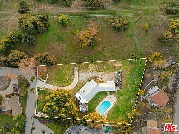 4th image of 3427 Huntington Dr