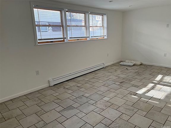 3rd image of 519 E Harrison St Unit 1