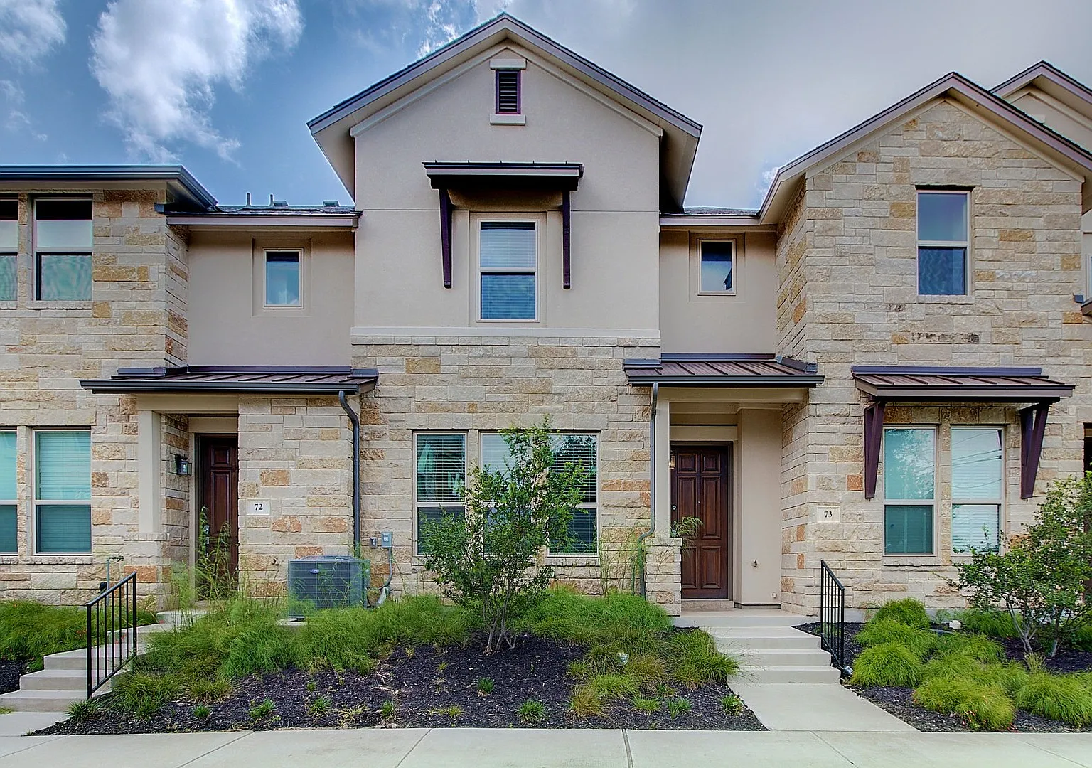 Incredible 3 Bed/2.5 Bath in North Austin! — Photo 1