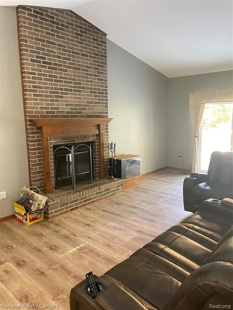3 bed, 2.5 bath, 2713 sqft, $2,700 — Photo 4