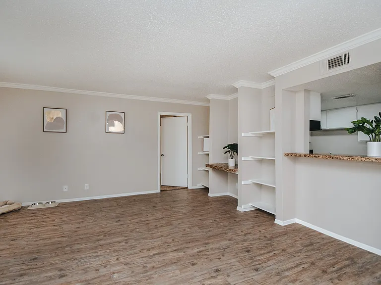 Parkwood Apartments — Photo 43