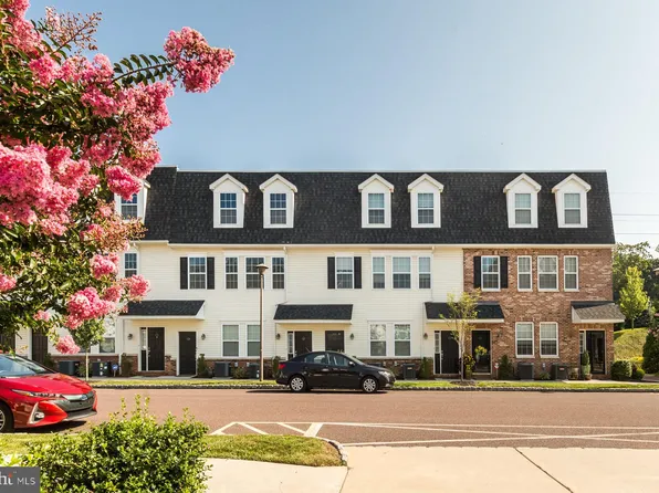 4455 Driftwood Dr, Philadelphia, PA 19129