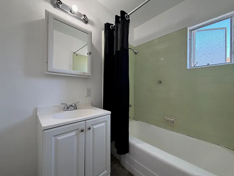 2420 Ocean Park Blvd #F — Photo 11