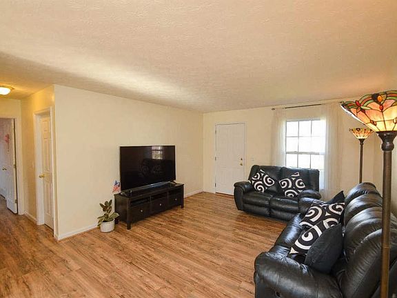 4th image of 1283 Cross Creek Dr