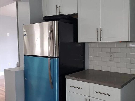 3rd image of 3210 Colden Ave