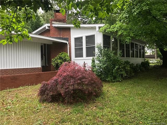 1st image of 3700 Castlerock Dr