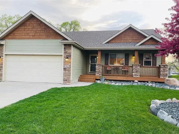 5822 NW 51st St, Johnston, IA 50131